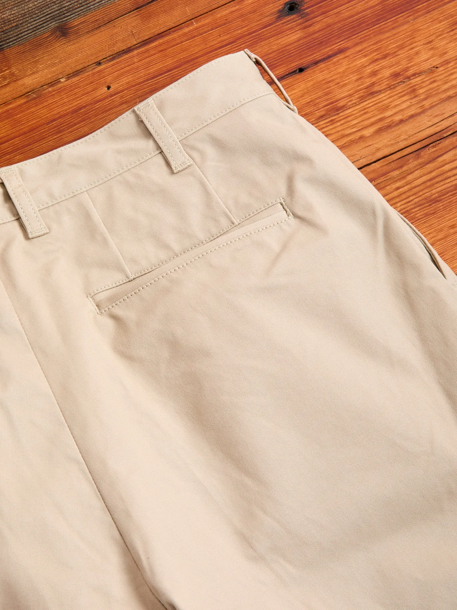 2-Pleat Twill Trousers in Khaki