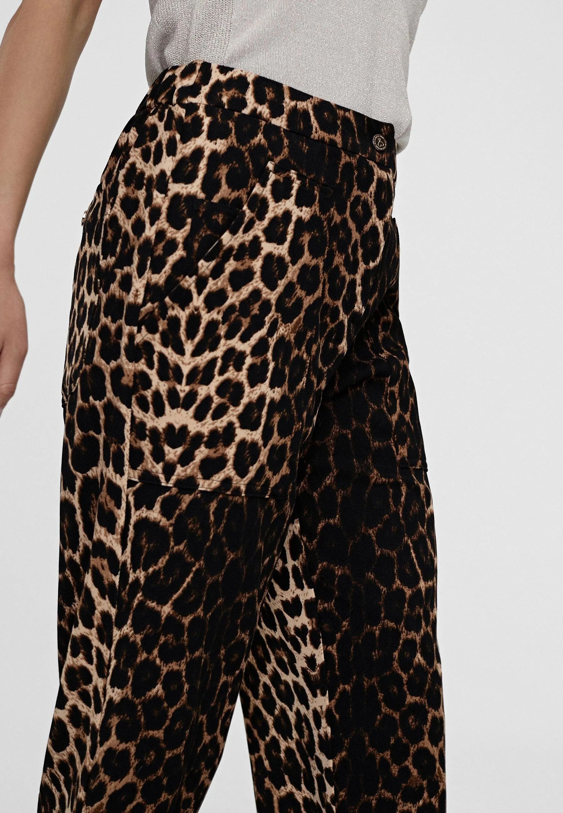 Animal print cropped trousers