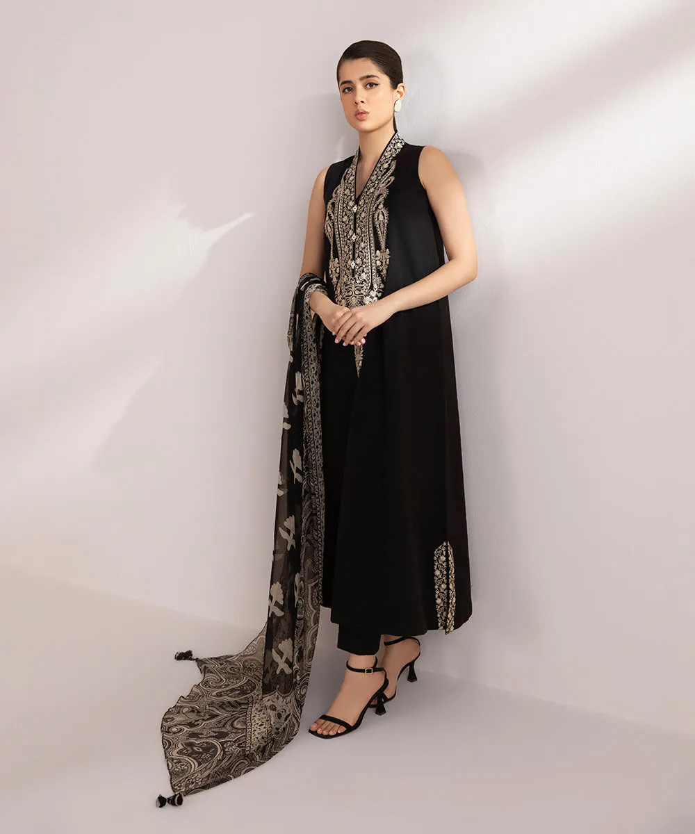 Monochrome '24-3 Piece - Embroidered Lawn Suit - 3Pebw24V413Z